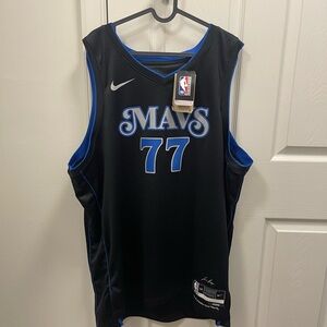 Nike Dallas Mavericks Luka Dončić #77 Black/Blue Jersey